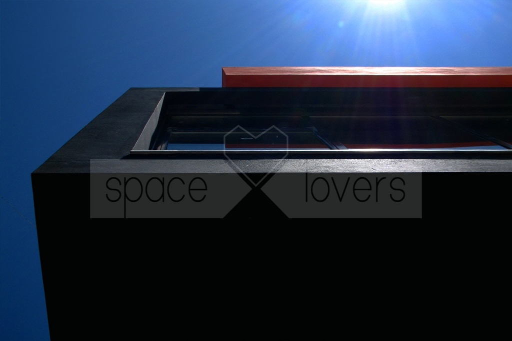 Escola de Dança NEXT fachada preta