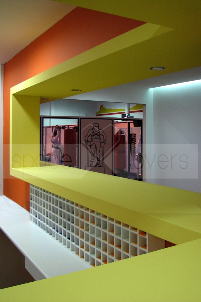 Fitness-Club-recepcao-balcao-amarelo