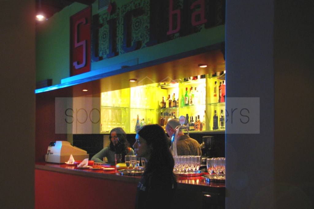 Obra em Setubal Bar Stichini - Balcao vermelho e caixa registadora