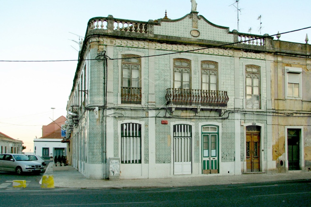Obra em Setubal Bar Stichini - Edificio antigo existente com fachada de azulejos