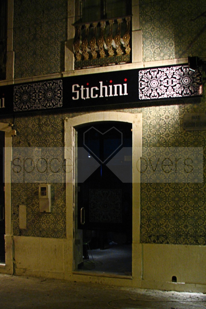 Obra em Setubal Bar Stichini - Ombreira de pedra e Porta de Vidro