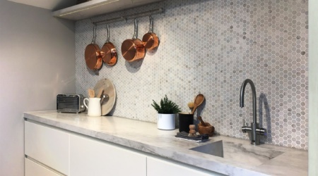 spacelovers-remodelações-projetos-obras-arquitetura-cozinha-lacada-branco-pedra-bancada-marmore