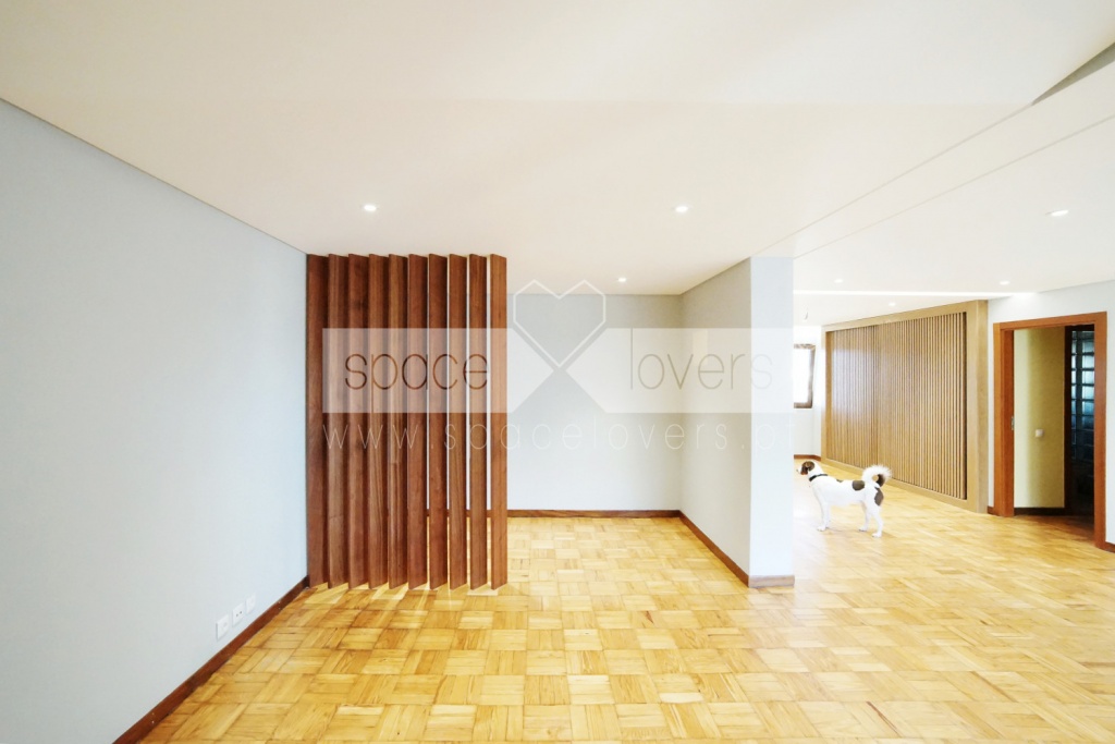 Remodelacao-apartamento-Encarnacao-Lisboa_Divisoria-Entre-Hall-E-Sala