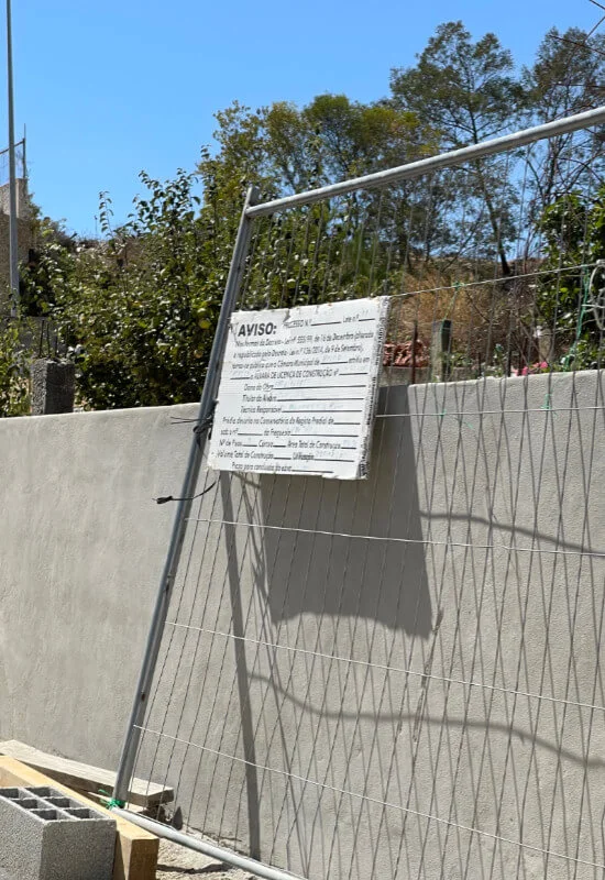 Placa de Aviso de Licenciamento de Obras