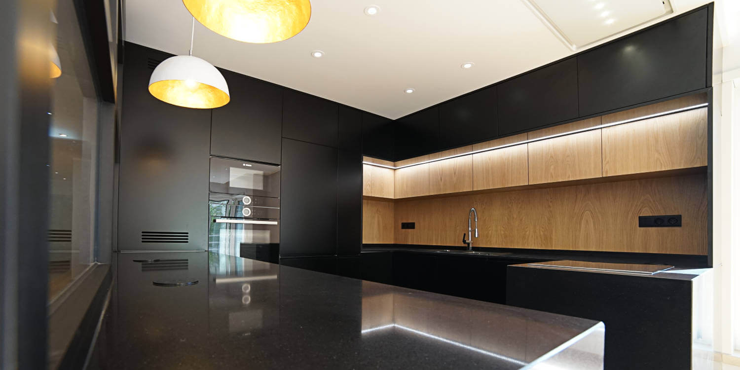 Cozinha Aberta com Sala em Remodelação de Apartamento no Parque das Nações em Lisboa pela spacelovers