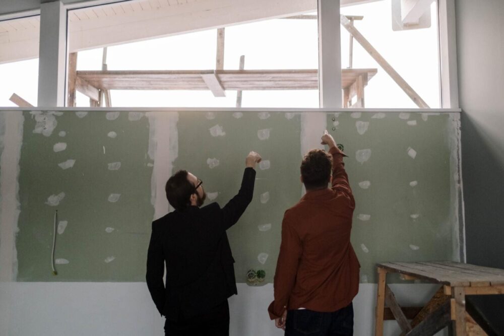 Arquiteto de interiores em obra
