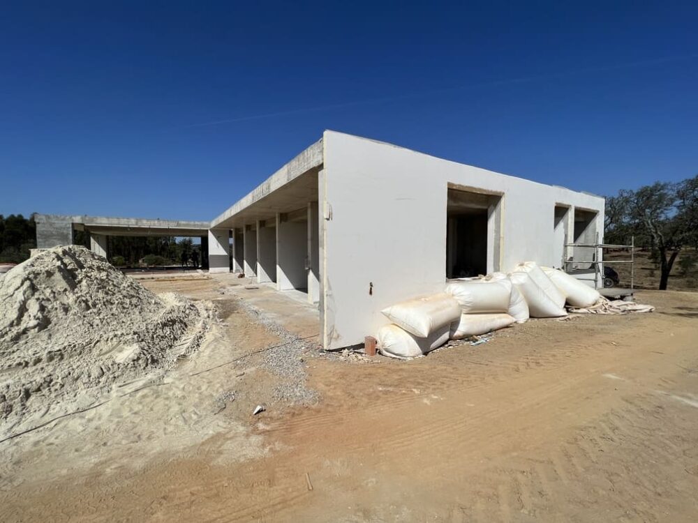 Sistema ETICS já aplicado nesta obra