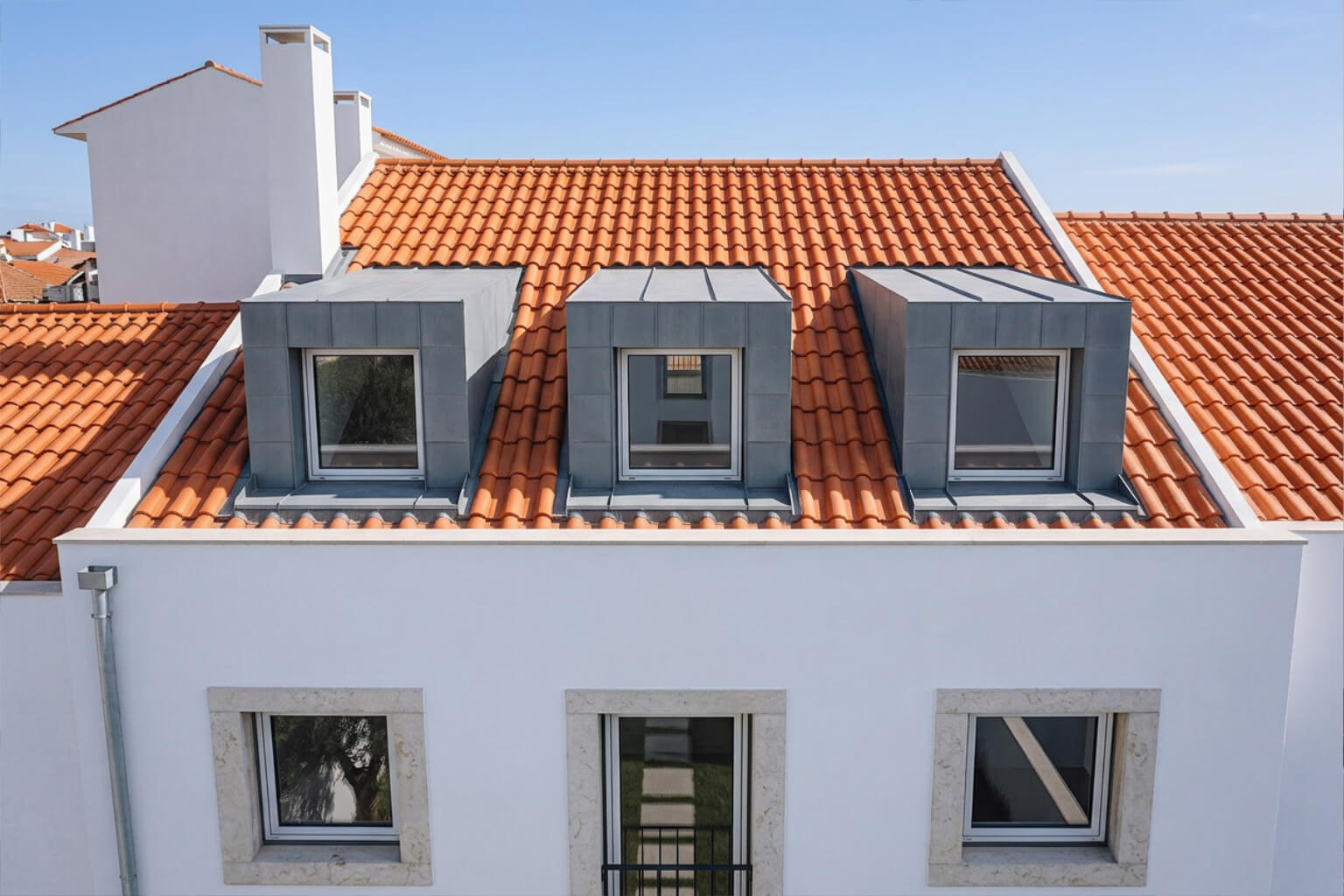 reabilitacao-edificio-ajuda-lisboa-existente-Trapeiras-De-Zinco-Telhado-Telhas