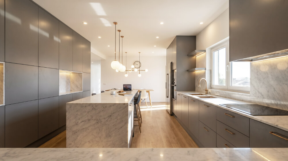 Remodelação de moradia em Alcochete. Cozinha com ilha.