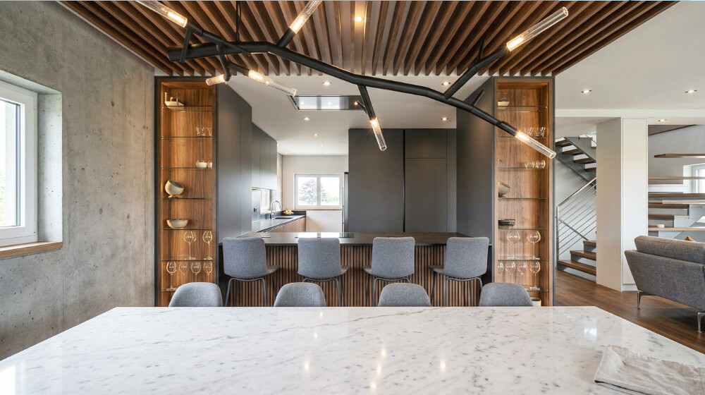 Remodelação de Moradia na Quinta do Peru. Cozinha aberta com sala e zona de balcão