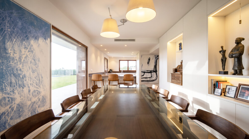 Remodelação de Moradia em Sesimbra. Sala de jantar aberta com cozinha